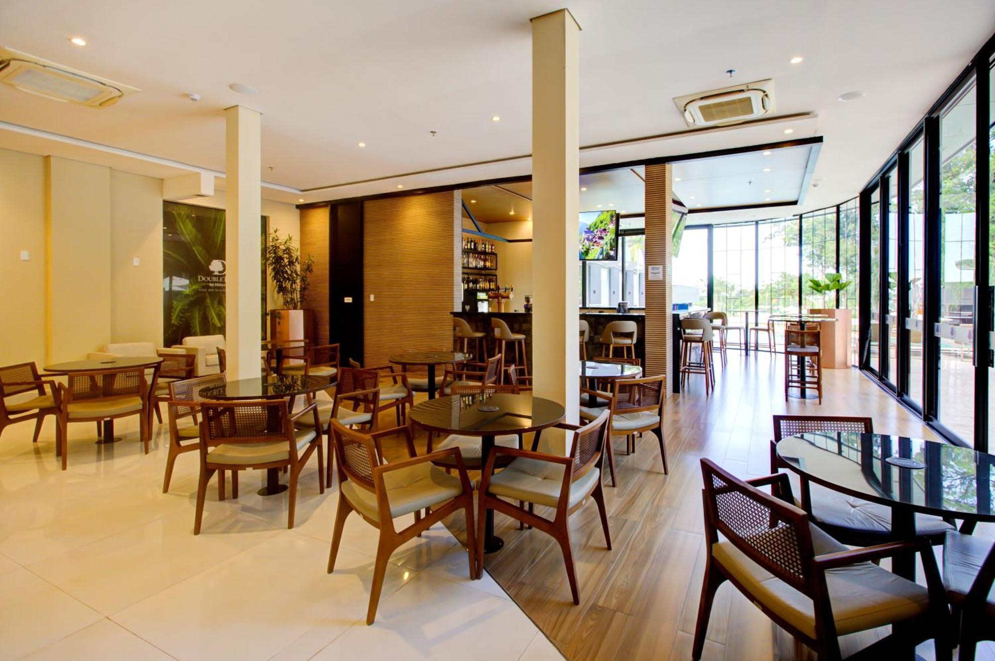 Doubletree By Hilton - Resort - ฟอสดูอีกวาซู ภายนอก รูปภาพ The interior of the hotel
