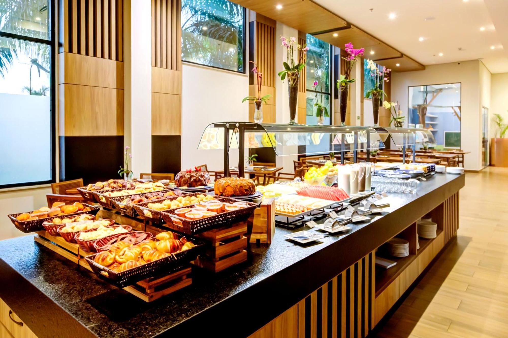 Doubletree By Hilton - Resort - ฟอสดูอีกวาซู ภายนอก รูปภาพ A buffet at a hotel