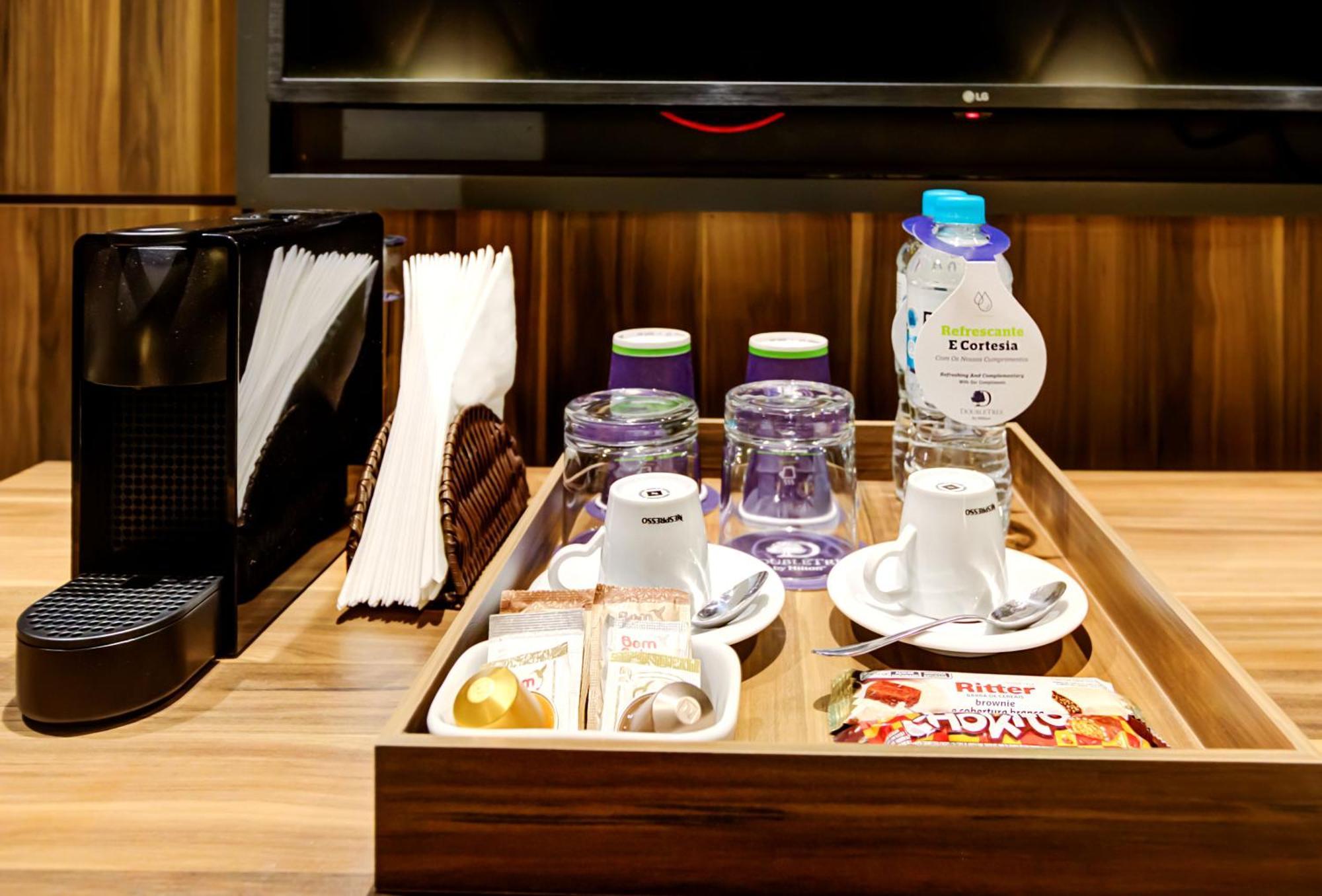 Doubletree By Hilton - Resort - ฟอสดูอีกวาซู ภายนอก รูปภาพ A typical hotel room tray
